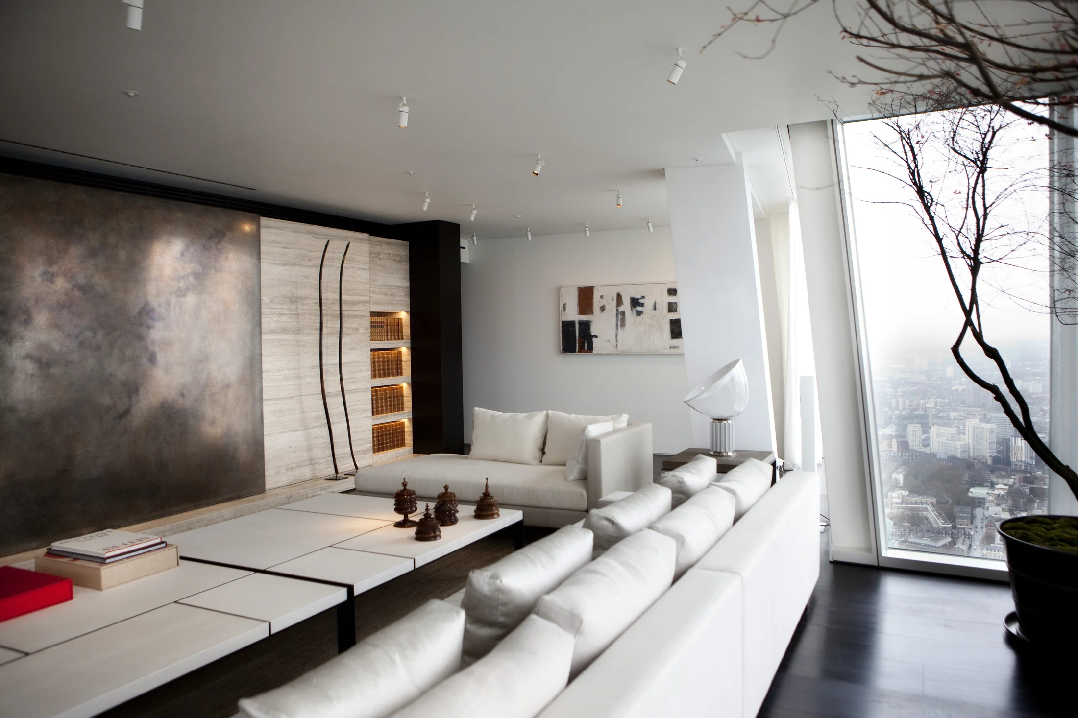 London Bridge Quarter residence with panoramic views, white interiors and contemporary artwork